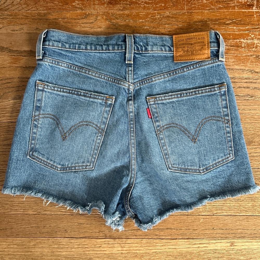 Levis Ribcage Shorts